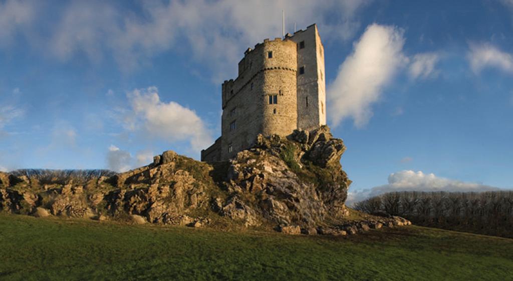 Отель Roch Castle Экстерьер фото